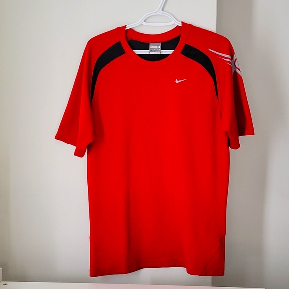 Red sport t-shirt size M for Men